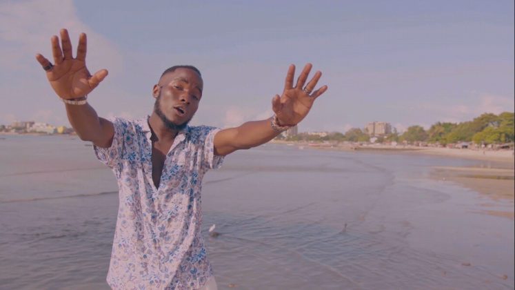 Music Video | Roshi – Love me now